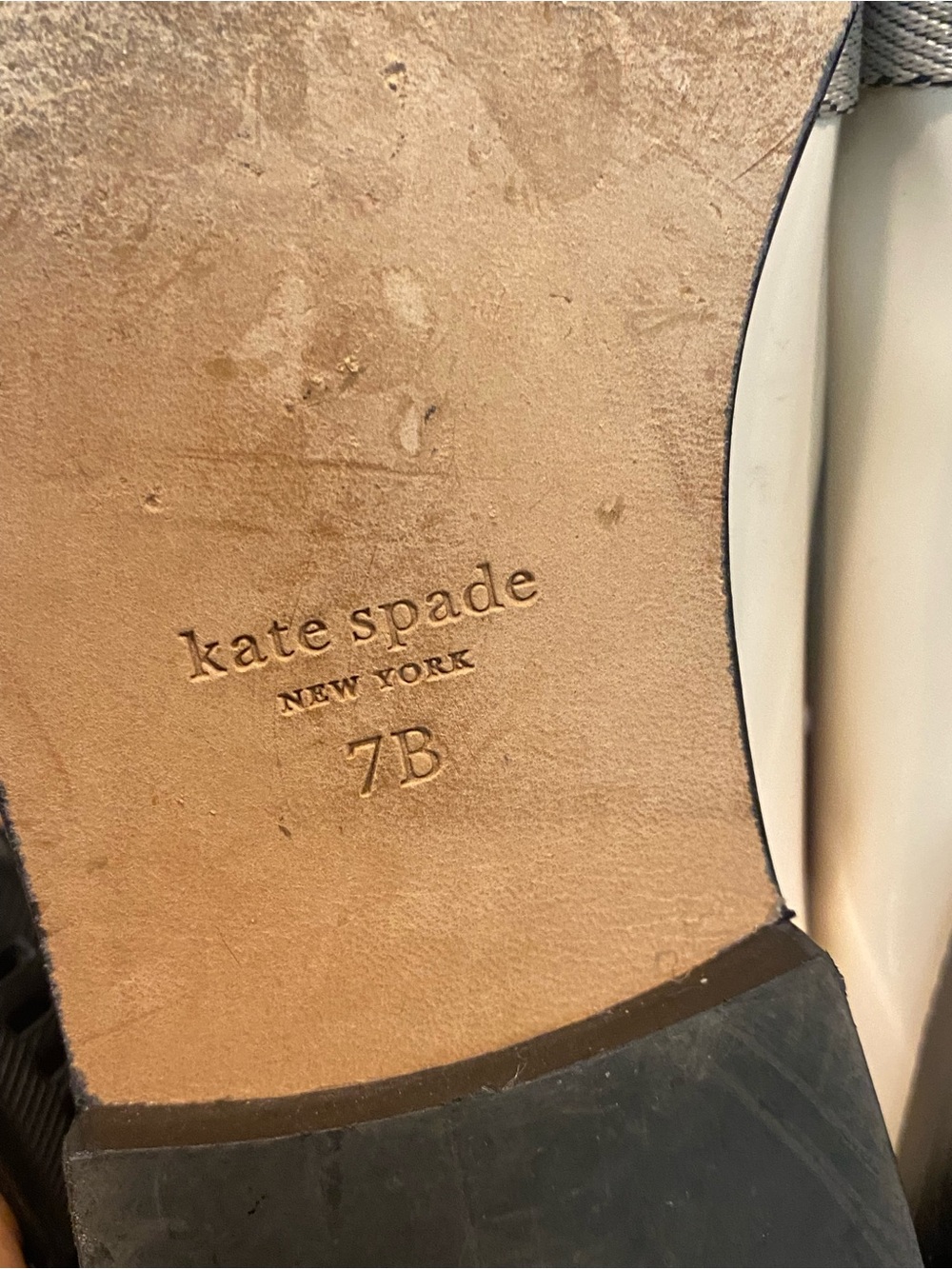 KATE SPADE LEANDRA PATENT LEATHER LOAFER CREAM BLACK BOW PLAID
HEEL SZ 7 - Picture 14 of 16